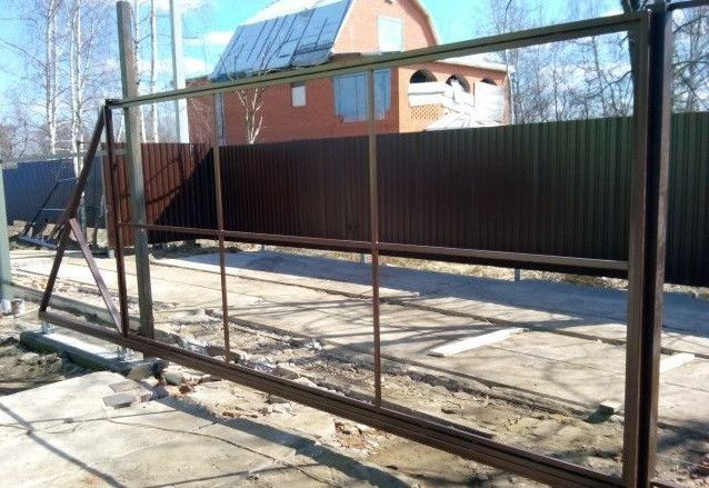 Откатные ворота готовый каркас с калиткой 1,6м х 3м Bramus КССВ 02 фото