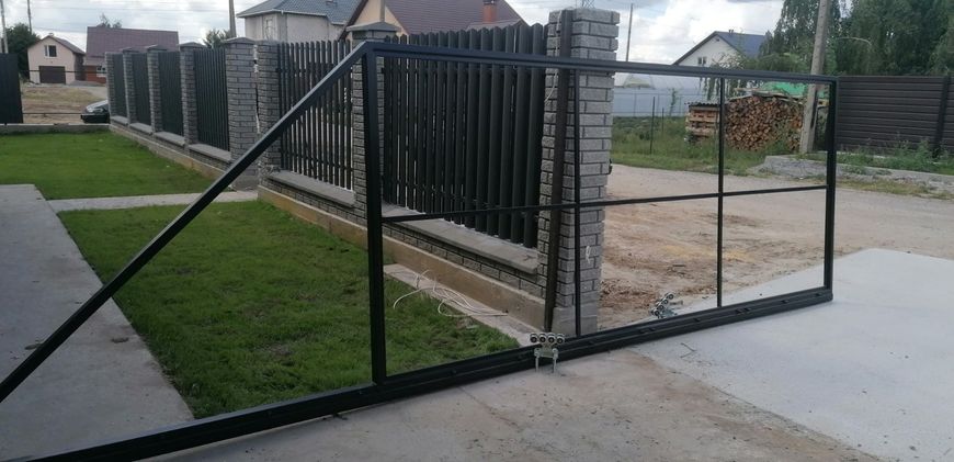 Відкатні ворота готовий каркас 1,6м х 3м з вбудованою хвірткою та автоматикою Bramus КССВ 04 фото