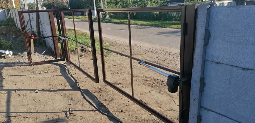 Распашные ворота 3 м х 1,6 м метра готовый каркас с калиткой и с автоматикой Bramus КССР 04 фото