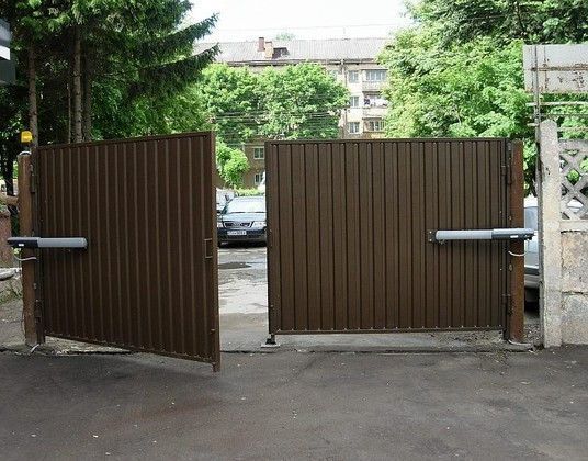 Розпашні ворота 3 м х 1,6 м метра ПРОФНАСТИЛ готовий каркас з автоматикою Bramus КССР 21 фото