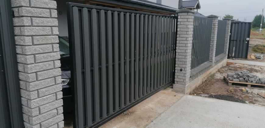 Откатные ворота готовый каркас 1,6м х 3м с калиткой и автоматикой Bramus КССВ 05 фото